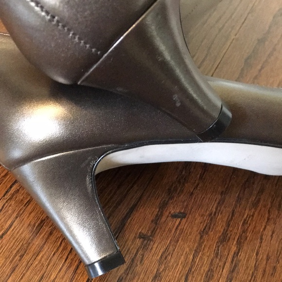 Walking Cradles | Neutral Metallic Heels - Picture 14 of 14